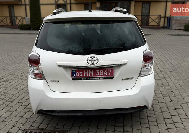 Белый Тойота Версо, объемом двигателя 1.6 л и пробегом 157 тыс. км за 10500 $, фото 5 на Automoto.ua