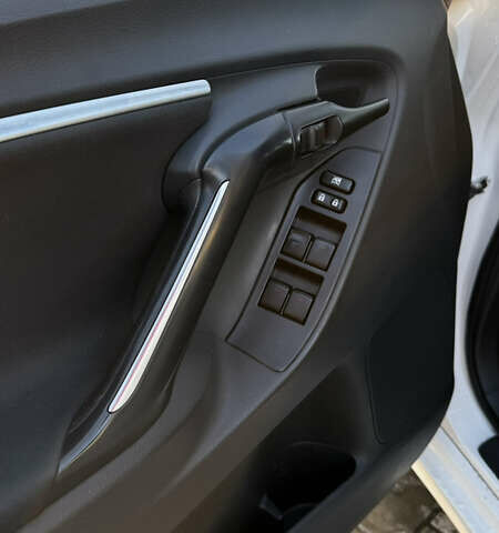 Белый Тойота Версо, объемом двигателя 1.6 л и пробегом 157 тыс. км за 10500 $, фото 8 на Automoto.ua