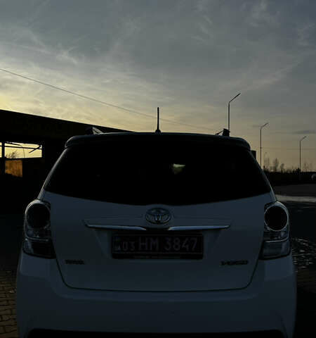 Белый Тойота Версо, объемом двигателя 1.6 л и пробегом 157 тыс. км за 10500 $, фото 23 на Automoto.ua