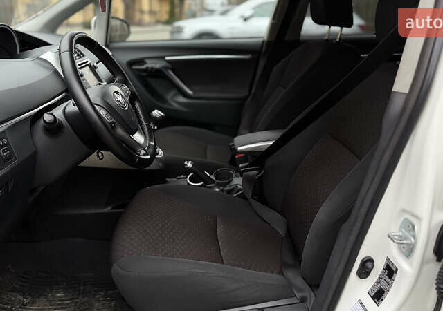 Белый Тойота Версо, объемом двигателя 1.6 л и пробегом 157 тыс. км за 10500 $, фото 7 на Automoto.ua