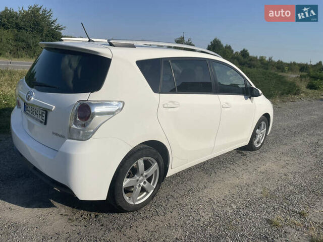 Белый Тойота Версо, объемом двигателя 1.6 л и пробегом 178 тыс. км за 10500 $, фото 4 на Automoto.ua
