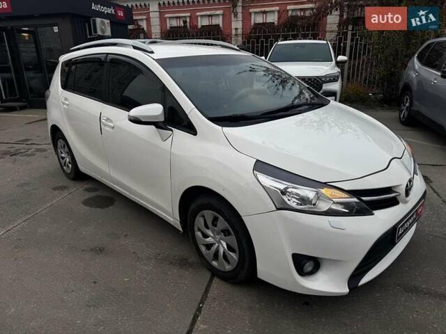 Белый Тойота Версо, объемом двигателя 1.6 л и пробегом 106 тыс. км за 10990 $, фото 6 на Automoto.ua
