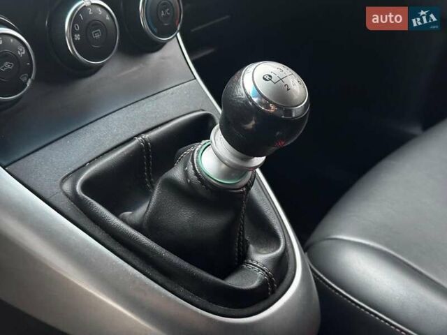 Белый Тойота Версо, объемом двигателя 1.6 л и пробегом 106 тыс. км за 10990 $, фото 11 на Automoto.ua