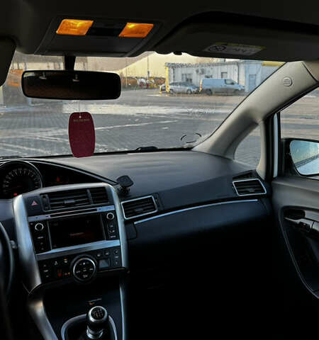 Белый Тойота Версо, объемом двигателя 1.6 л и пробегом 157 тыс. км за 10500 $, фото 22 на Automoto.ua