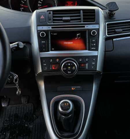 Белый Тойота Версо, объемом двигателя 1.6 л и пробегом 157 тыс. км за 10500 $, фото 35 на Automoto.ua