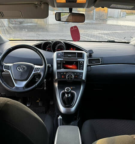 Белый Тойота Версо, объемом двигателя 1.6 л и пробегом 157 тыс. км за 10500 $, фото 11 на Automoto.ua