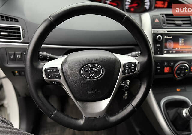 Белый Тойота Версо, объемом двигателя 1.6 л и пробегом 157 тыс. км за 10500 $, фото 15 на Automoto.ua