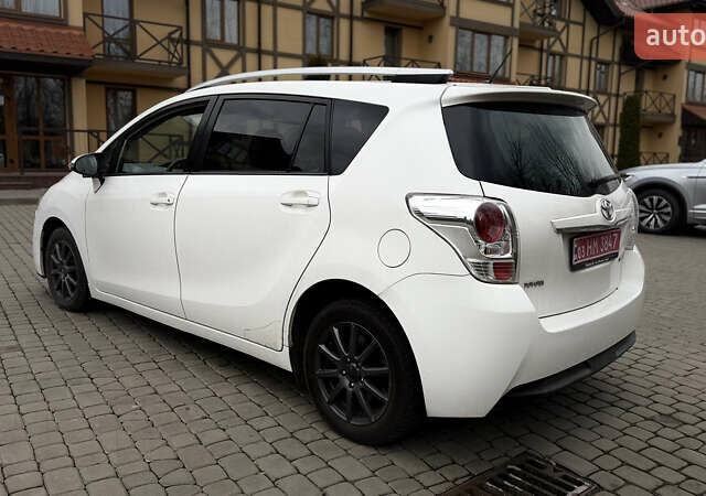 Белый Тойота Версо, объемом двигателя 1.6 л и пробегом 157 тыс. км за 10500 $, фото 4 на Automoto.ua