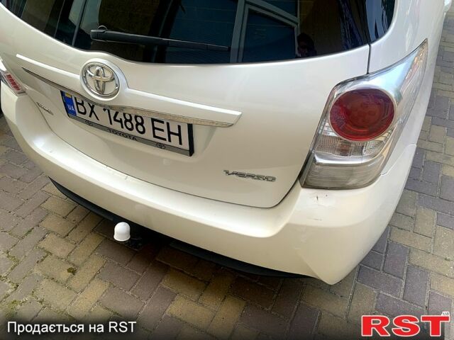 Белый Тойота Версо, объемом двигателя 2 л и пробегом 240 тыс. км за 9999 $, фото 1 на Automoto.ua
