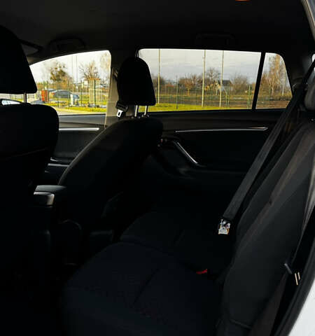 Белый Тойота Версо, объемом двигателя 1.6 л и пробегом 157 тыс. км за 10500 $, фото 18 на Automoto.ua