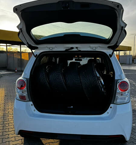 Белый Тойота Версо, объемом двигателя 1.6 л и пробегом 157 тыс. км за 10500 $, фото 21 на Automoto.ua