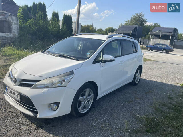Белый Тойота Версо, объемом двигателя 1.6 л и пробегом 178 тыс. км за 10500 $, фото 2 на Automoto.ua