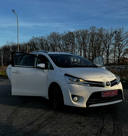 Белый Тойота Версо, объемом двигателя 1.6 л и пробегом 157 тыс. км за 10500 $, фото 4 на Automoto.ua