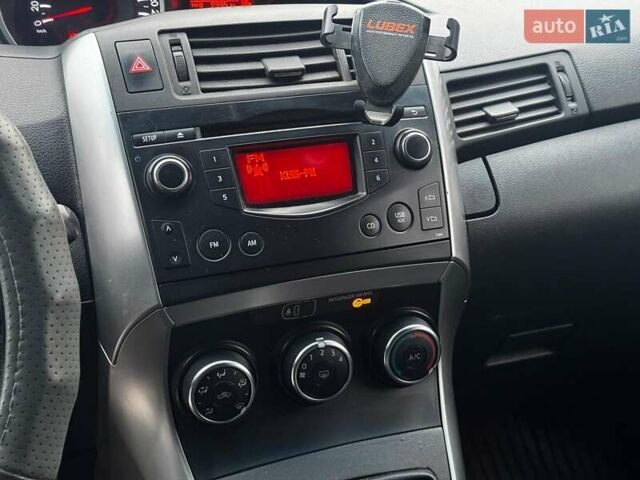 Белый Тойота Версо, объемом двигателя 1.6 л и пробегом 106 тыс. км за 10990 $, фото 12 на Automoto.ua