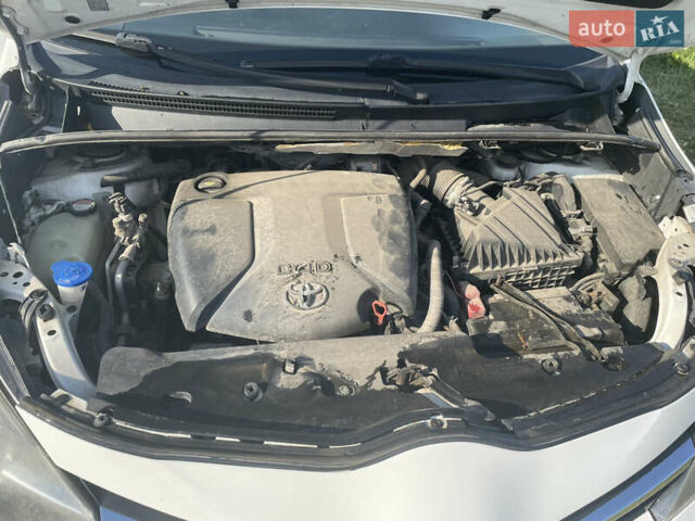 Белый Тойота Версо, объемом двигателя 1.6 л и пробегом 178 тыс. км за 10500 $, фото 9 на Automoto.ua