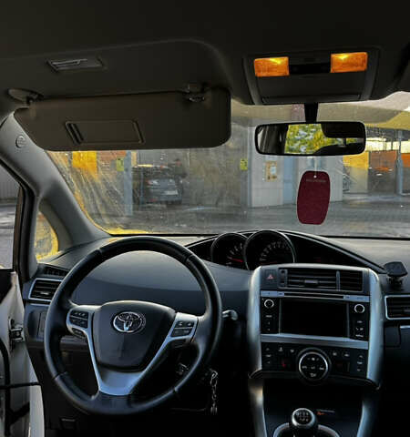 Белый Тойота Версо, объемом двигателя 1.6 л и пробегом 157 тыс. км за 10500 $, фото 14 на Automoto.ua