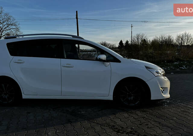 Белый Тойота Версо, объемом двигателя 1.6 л и пробегом 157 тыс. км за 10500 $, фото 3 на Automoto.ua