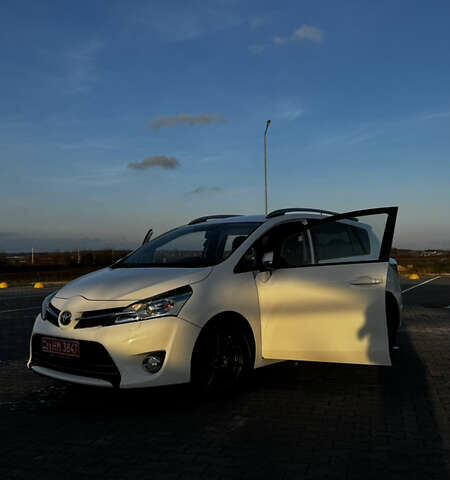 Белый Тойота Версо, объемом двигателя 1.6 л и пробегом 157 тыс. км за 10500 $, фото 2 на Automoto.ua