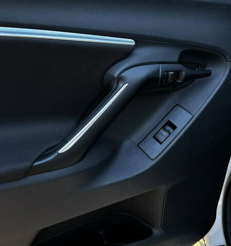 Белый Тойота Версо, объемом двигателя 1.6 л и пробегом 157 тыс. км за 10500 $, фото 17 на Automoto.ua