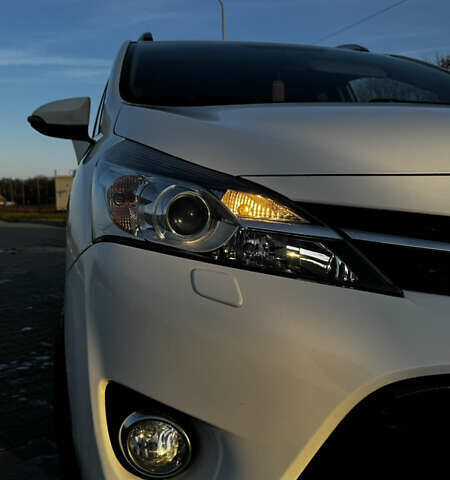 Белый Тойота Версо, объемом двигателя 1.6 л и пробегом 157 тыс. км за 10500 $, фото 27 на Automoto.ua