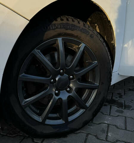 Белый Тойота Версо, объемом двигателя 1.6 л и пробегом 157 тыс. км за 10500 $, фото 5 на Automoto.ua