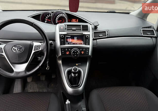 Белый Тойота Версо, объемом двигателя 1.6 л и пробегом 157 тыс. км за 10500 $, фото 20 на Automoto.ua