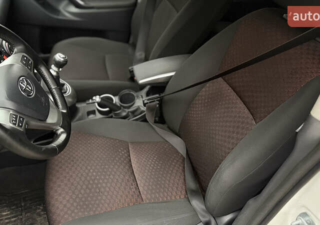 Белый Тойота Версо, объемом двигателя 1.6 л и пробегом 157 тыс. км за 10500 $, фото 8 на Automoto.ua