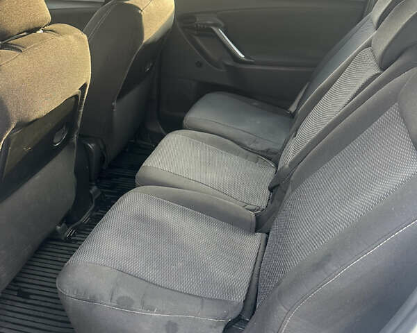 Білий Тойота Версо, об'ємом двигуна 1.6 л та пробігом 230 тис. км за 11500 $, фото 6 на Automoto.ua