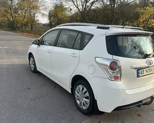 Білий Тойота Версо, об'ємом двигуна 1.6 л та пробігом 230 тис. км за 11500 $, фото 3 на Automoto.ua