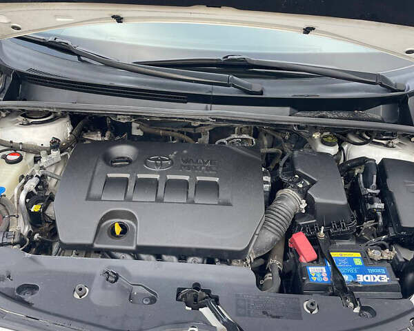 Белый Тойота Версо, объемом двигателя 0 л и пробегом 119 тыс. км за 9600 $, фото 6 на Automoto.ua