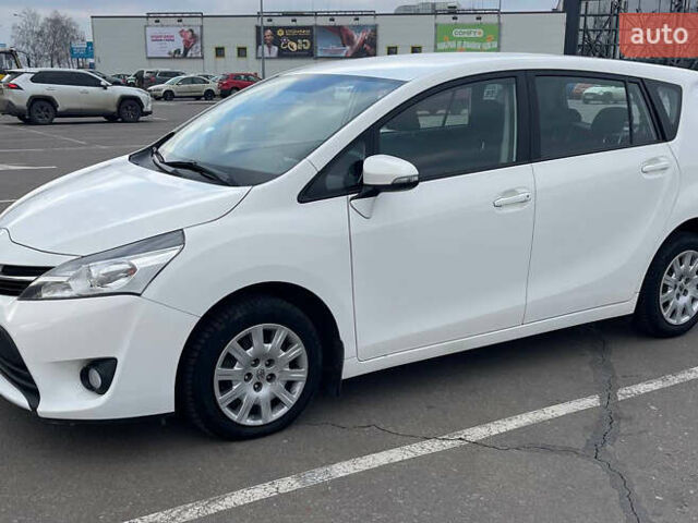 Белый Тойота Версо, объемом двигателя 0 л и пробегом 119 тыс. км за 9600 $, фото 1 на Automoto.ua