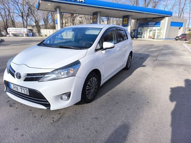 Белый Тойота Версо, объемом двигателя 0 л и пробегом 292 тыс. км за 10750 $, фото 2 на Automoto.ua