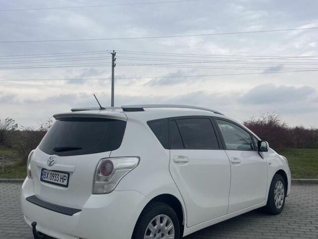 Белый Тойота Версо, объемом двигателя 2 л и пробегом 364 тыс. км за 8000 $, фото 3 на Automoto.ua