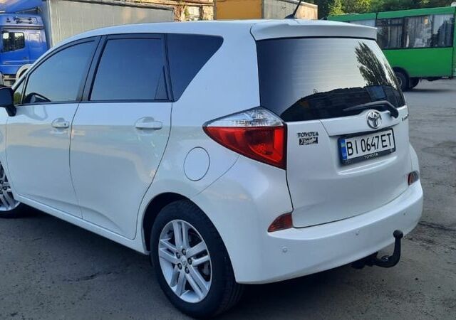 Белый Тойота Версо, объемом двигателя 0 л и пробегом 170 тыс. км за 8200 $, фото 1 на Automoto.ua