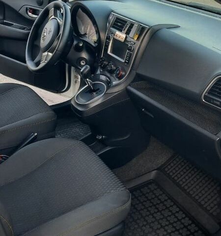 Белый Тойота Версо, объемом двигателя 0 л и пробегом 170 тыс. км за 8200 $, фото 4 на Automoto.ua