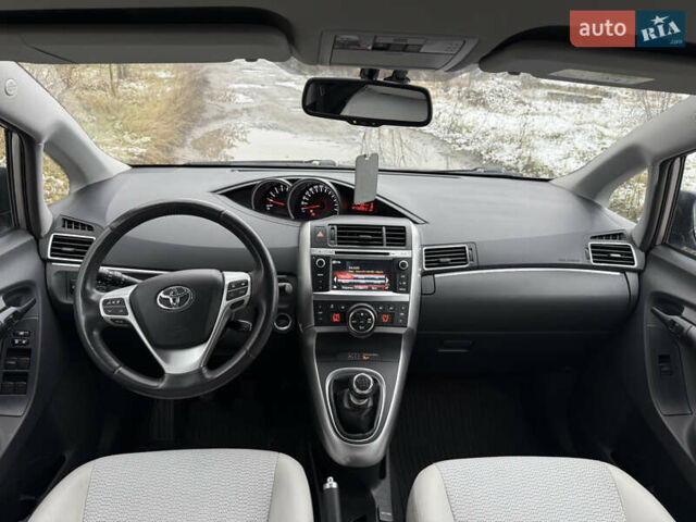 Бежевый Тойота Версо, объемом двигателя 1.6 л и пробегом 132 тыс. км за 11700 $, фото 47 на Automoto.ua