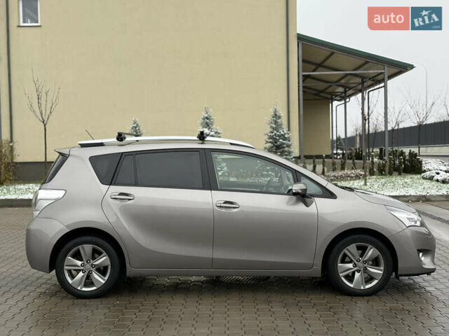 Бежевый Тойота Версо, объемом двигателя 1.6 л и пробегом 132 тыс. км за 11700 $, фото 3 на Automoto.ua