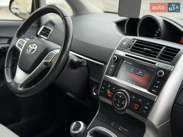 Бежевый Тойота Версо, объемом двигателя 1.6 л и пробегом 132 тыс. км за 11700 $, фото 51 на Automoto.ua