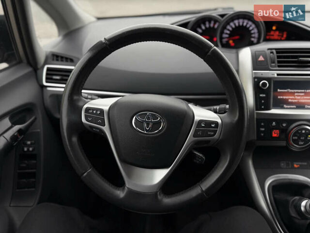 Бежевый Тойота Версо, объемом двигателя 1.6 л и пробегом 132 тыс. км за 11700 $, фото 32 на Automoto.ua