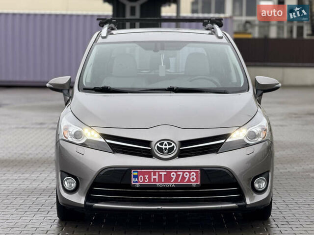 Бежевый Тойота Версо, объемом двигателя 1.6 л и пробегом 132 тыс. км за 11700 $, фото 1 на Automoto.ua