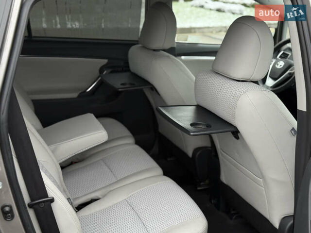 Бежевый Тойота Версо, объемом двигателя 1.6 л и пробегом 132 тыс. км за 11700 $, фото 56 на Automoto.ua