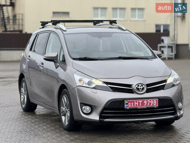Бежевый Тойота Версо, объемом двигателя 1.6 л и пробегом 132 тыс. км за 11700 $, фото 2 на Automoto.ua