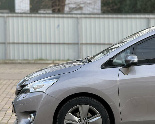 Бежевый Тойота Версо, объемом двигателя 1.6 л и пробегом 132 тыс. км за 10900 $, фото 14 на Automoto.ua