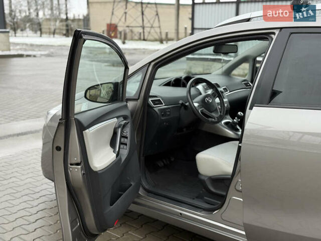 Бежевый Тойота Версо, объемом двигателя 1.6 л и пробегом 132 тыс. км за 11700 $, фото 27 на Automoto.ua