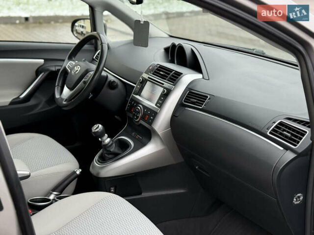 Бежевый Тойота Версо, объемом двигателя 1.6 л и пробегом 132 тыс. км за 11700 $, фото 49 на Automoto.ua