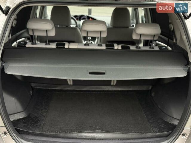 Бежевый Тойота Версо, объемом двигателя 1.6 л и пробегом 132 тыс. км за 11700 $, фото 60 на Automoto.ua