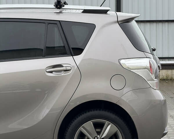 Бежевый Тойота Версо, объемом двигателя 1.6 л и пробегом 132 тыс. км за 11700 $, фото 13 на Automoto.ua