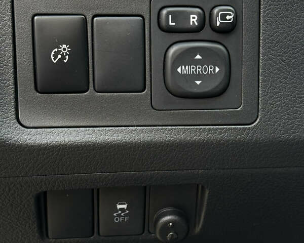 Бежевый Тойота Версо, объемом двигателя 1.6 л и пробегом 132 тыс. км за 10900 $, фото 30 на Automoto.ua