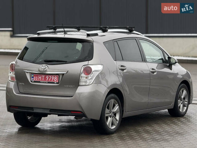 Бежевый Тойота Версо, объемом двигателя 1.6 л и пробегом 132 тыс. км за 11700 $, фото 4 на Automoto.ua