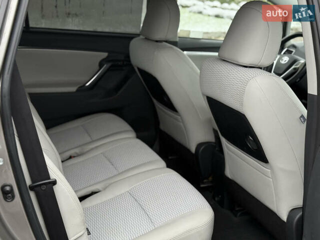 Бежевый Тойота Версо, объемом двигателя 1.6 л и пробегом 132 тыс. км за 11700 $, фото 55 на Automoto.ua